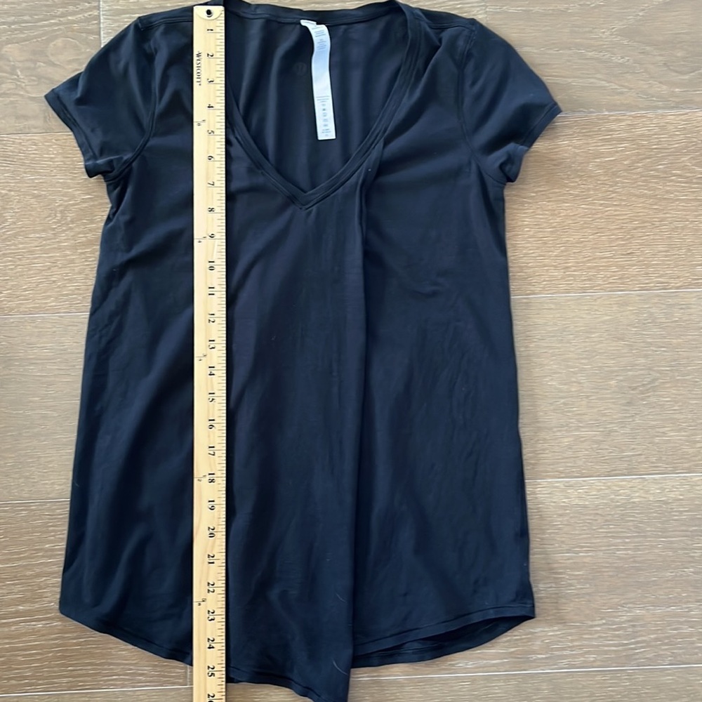 Lululemon Knot a Problem V-Neck Tee in Black size 4 - Picture 10 of 10